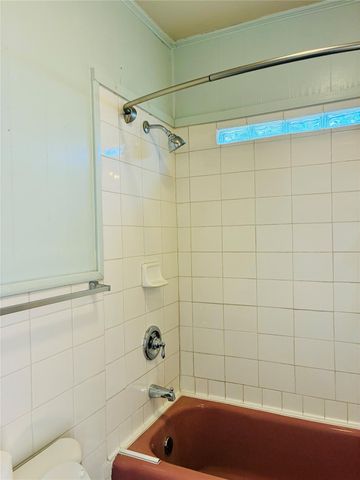 702 Caplin Street, Houston, TX 77022