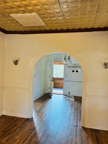 702 Caplin Street, Houston, TX 77022