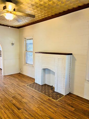 702 Caplin Street, Houston, TX 77022