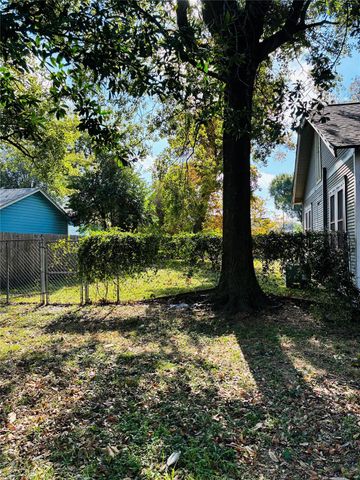 702 Caplin Street, Houston, TX 77022