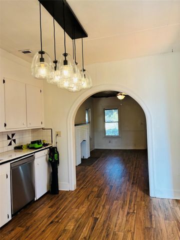 702 Caplin Street, Houston, TX 77022