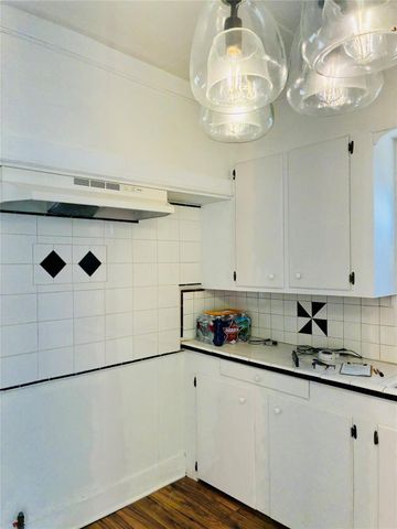 702 Caplin Street, Houston, TX 77022