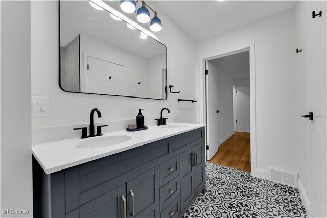 29 Skyview Drive, Seven Hills, OH 44131