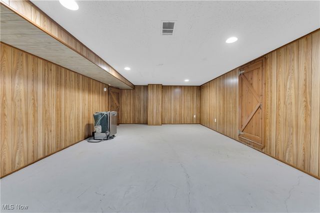 29 Skyview Drive, Seven Hills, OH 44131