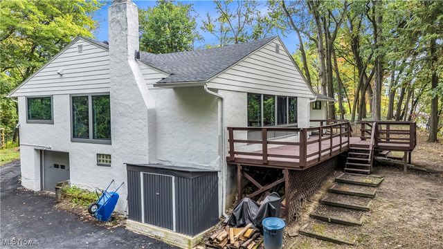 29 Skyview Drive, Seven Hills, OH 44131