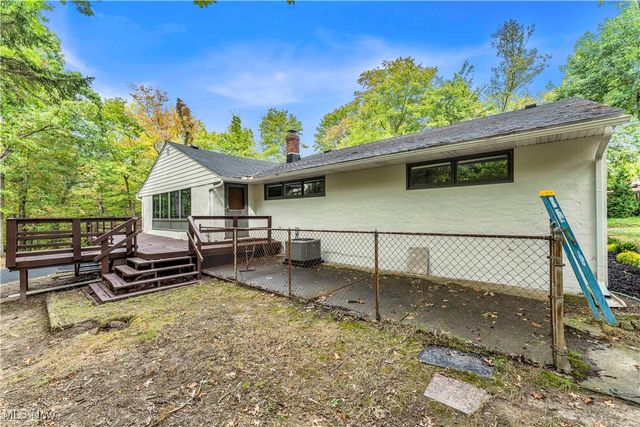 29 Skyview Drive, Seven Hills, OH 44131