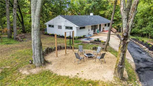 29 Skyview Drive, Seven Hills, OH 44131