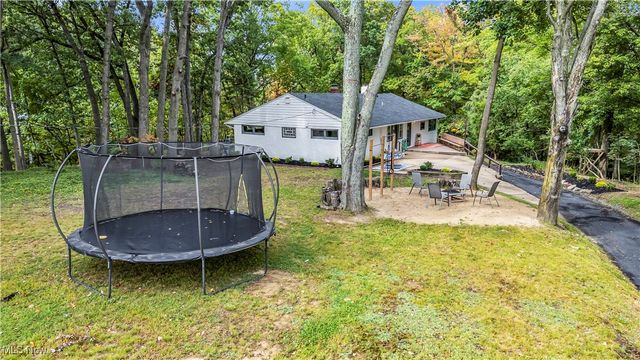 29 Skyview Drive, Seven Hills, OH 44131