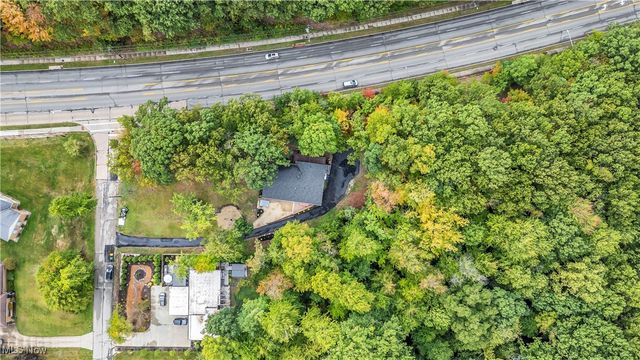 29 Skyview Drive, Seven Hills, OH 44131