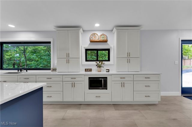 29 Skyview Drive, Seven Hills, OH 44131