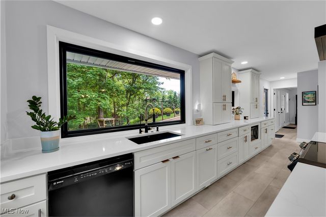 29 Skyview Drive, Seven Hills, OH 44131