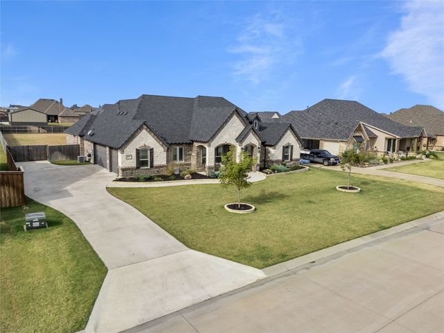 9009 Hidden Pond Street, Justin, TX 76247