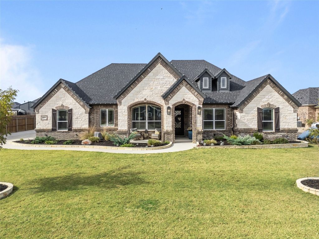 9009 Hidden Pond Street, Justin, TX 76247