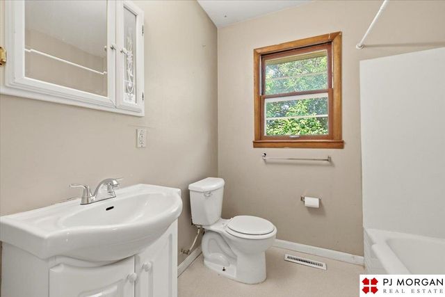 4906 N 61st Street, Omaha, NE 68104