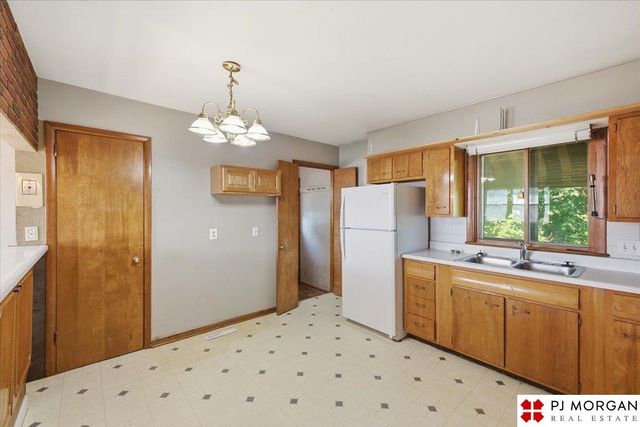 4906 N 61st Street, Omaha, NE 68104