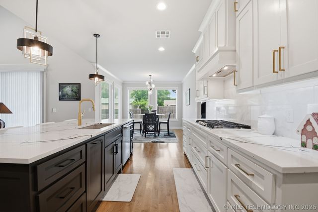 1611 W 114th Street, Jenks, OK 74037