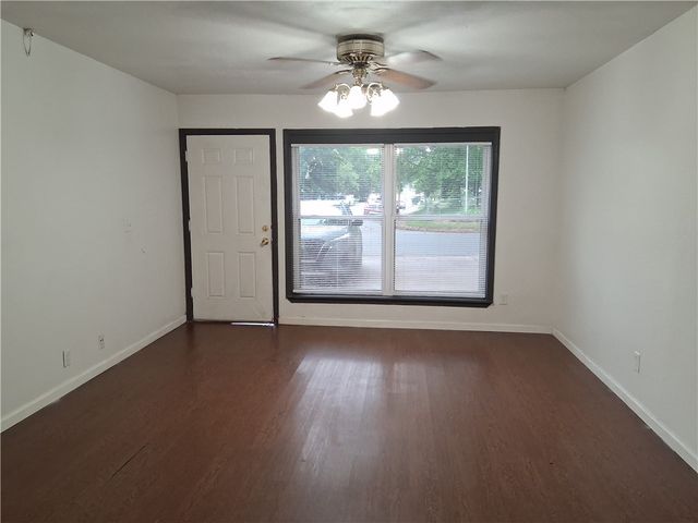 217 E Adobe Street, Fayetteville, AR 72703
