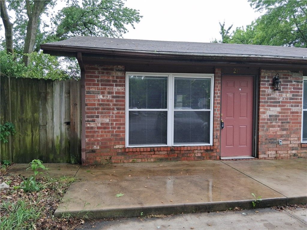 217 E Adobe Street, Fayetteville, AR 72703