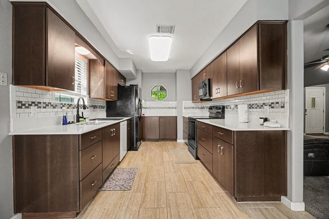 533 White Wing Court, Dickinson, TX 77539