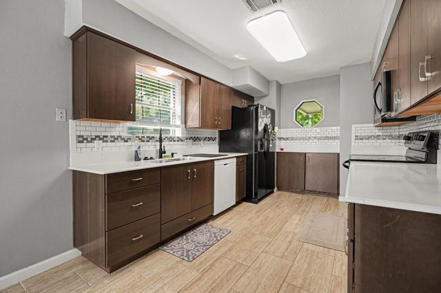 533 White Wing Court, Dickinson, TX 77539