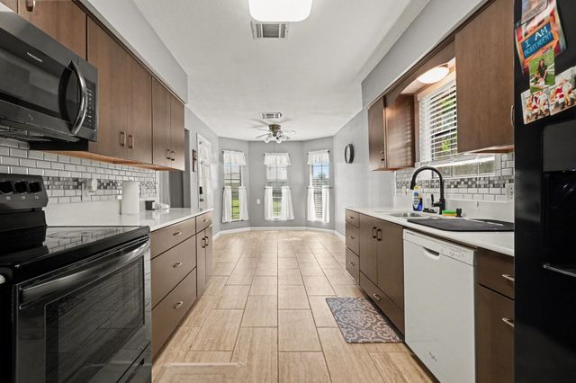 533 White Wing Court, Dickinson, TX 77539