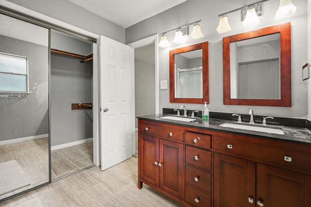 533 White Wing Court, Dickinson, TX 77539