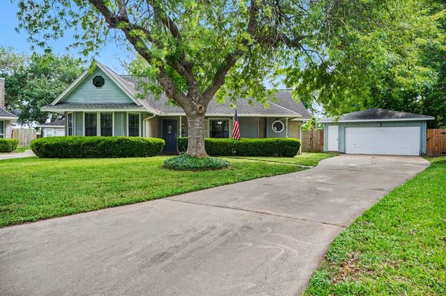 533 White Wing Court, Dickinson, TX 77539