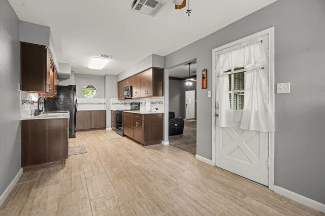 533 White Wing Court, Dickinson, TX 77539