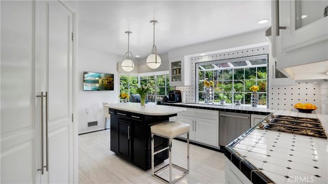 936 W River Lane, Santa Ana, CA 92706