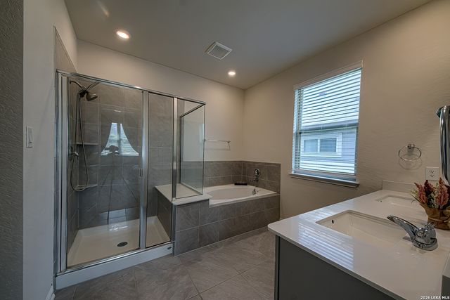 4939 Ranahan Pass, St Hedwig, TX 78152