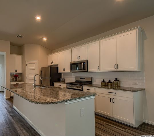 4939 Ranahan Pass, St Hedwig, TX 78152