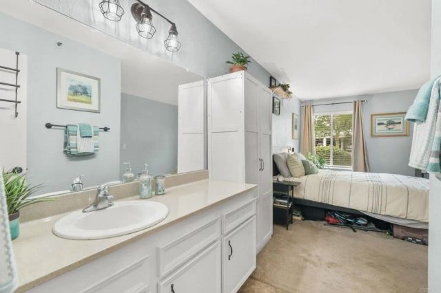 7504 Parkway Dr 100, La Mesa, CA 91942