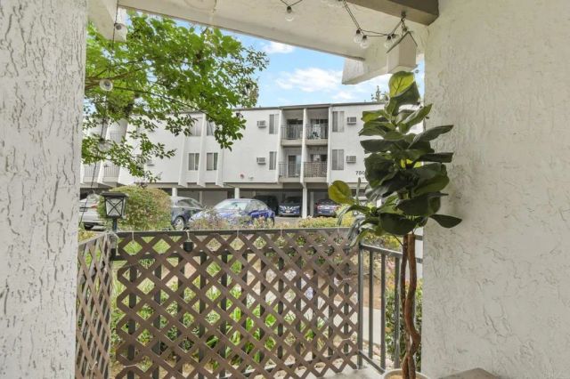 7504 Parkway Dr 100, La Mesa, CA 91942