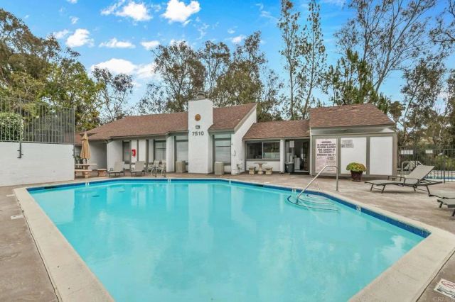 7504 Parkway Dr 100, La Mesa, CA 91942