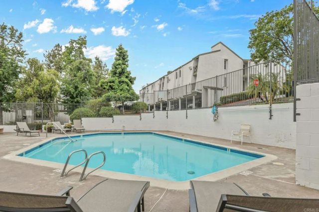 7504 Parkway Dr 100, La Mesa, CA 91942