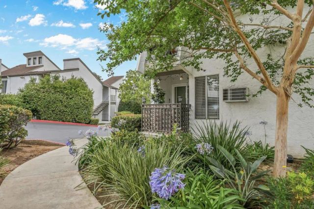 7504 Parkway Dr 100, La Mesa, CA 91942