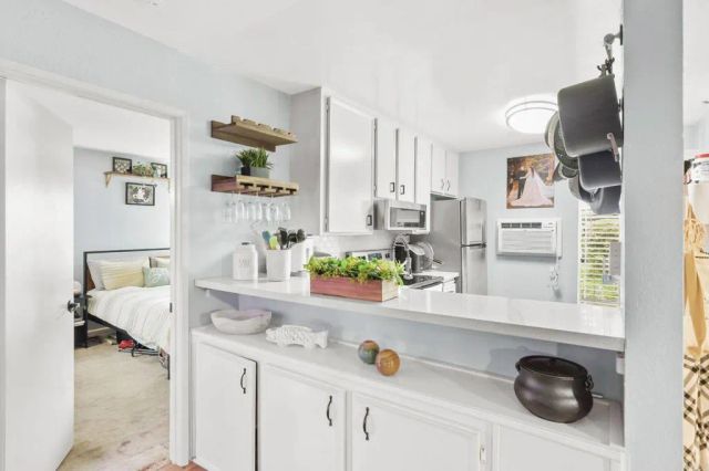 7504 Parkway Dr 100, La Mesa, CA 91942