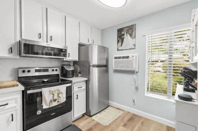7504 Parkway Dr 100, La Mesa, CA 91942