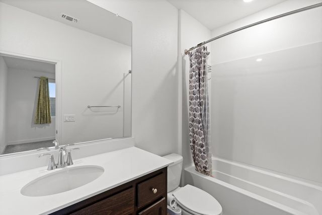 2302 Raphael Way, Lodi, CA 95242