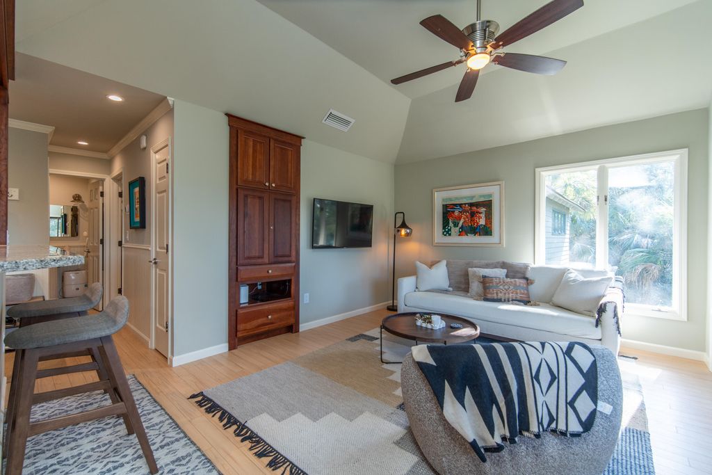 Image 5 of property listing at 4740 Tennis Club Lane, Kiawah Island, SC 29455