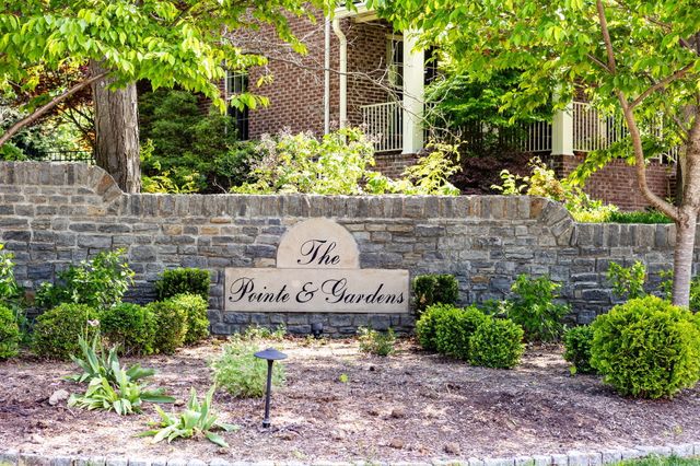 2233 Wilmington Lane, Lexington, KY 40513