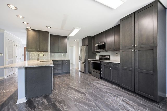 2233 Wilmington Lane, Lexington, KY 40513