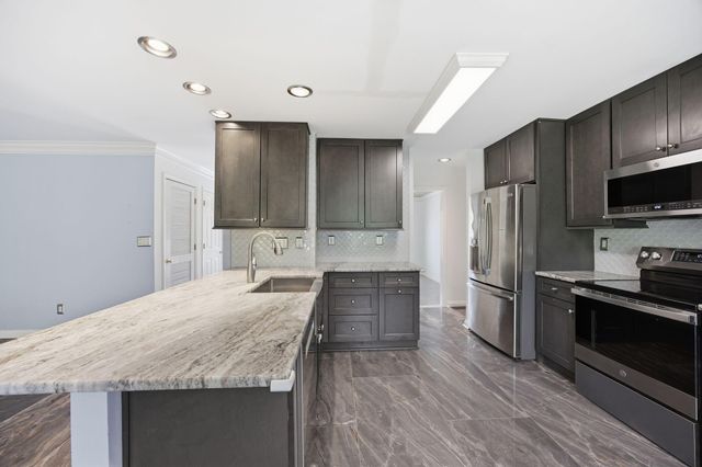2233 Wilmington Lane, Lexington, KY 40513