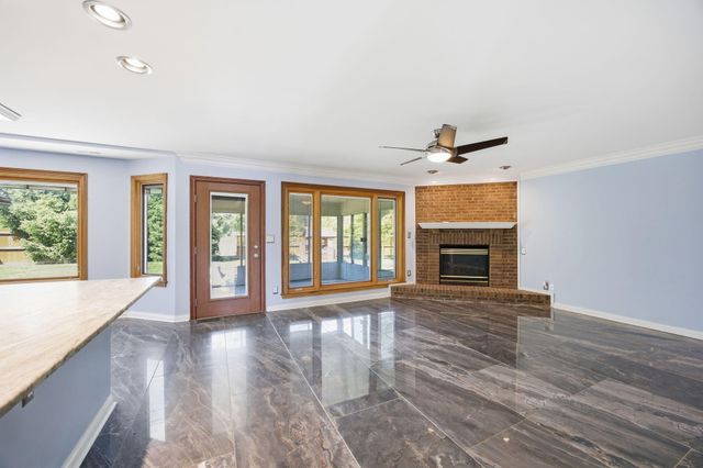 2233 Wilmington Lane, Lexington, KY 40513
