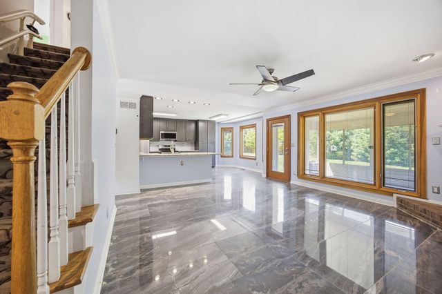2233 Wilmington Lane, Lexington, KY 40513