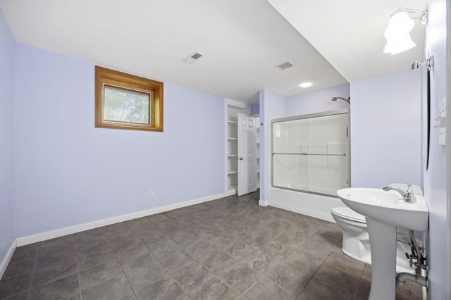 2233 Wilmington Lane, Lexington, KY 40513