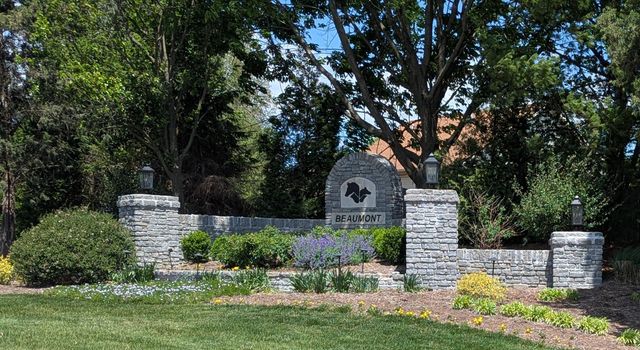 2233 Wilmington Lane, Lexington, KY 40513