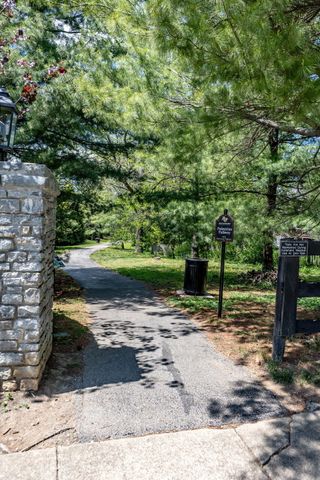 2233 Wilmington Lane, Lexington, KY 40513