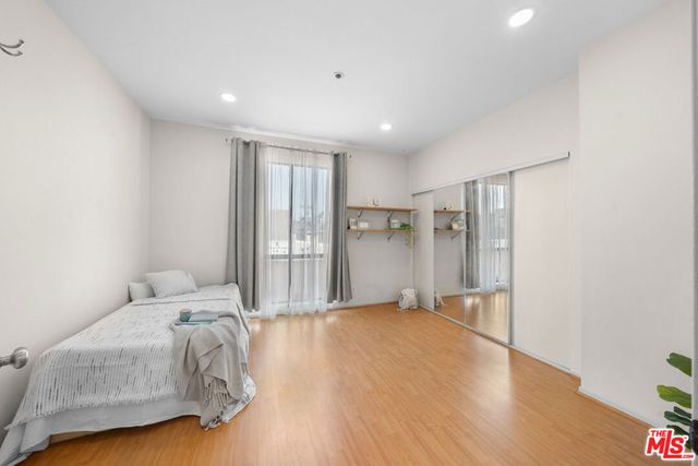 533 S St Andrews Place 220, Los Angeles, CA 90020