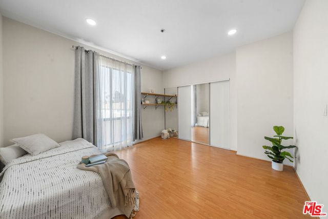 533 S St Andrews Place 220, Los Angeles, CA 90020